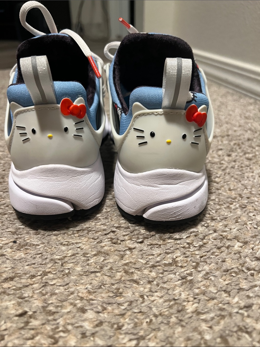 Nike Blue Hello Kitty Graphic u unisex Sneakers - Picture 5 of 5